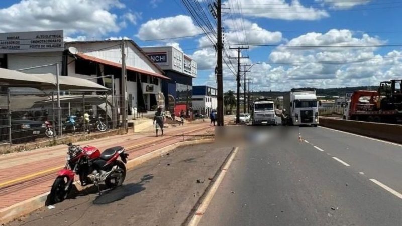 Motociclista Tenta Ultrapassagem E Morre Ap S Ser Arremessado Contra Um