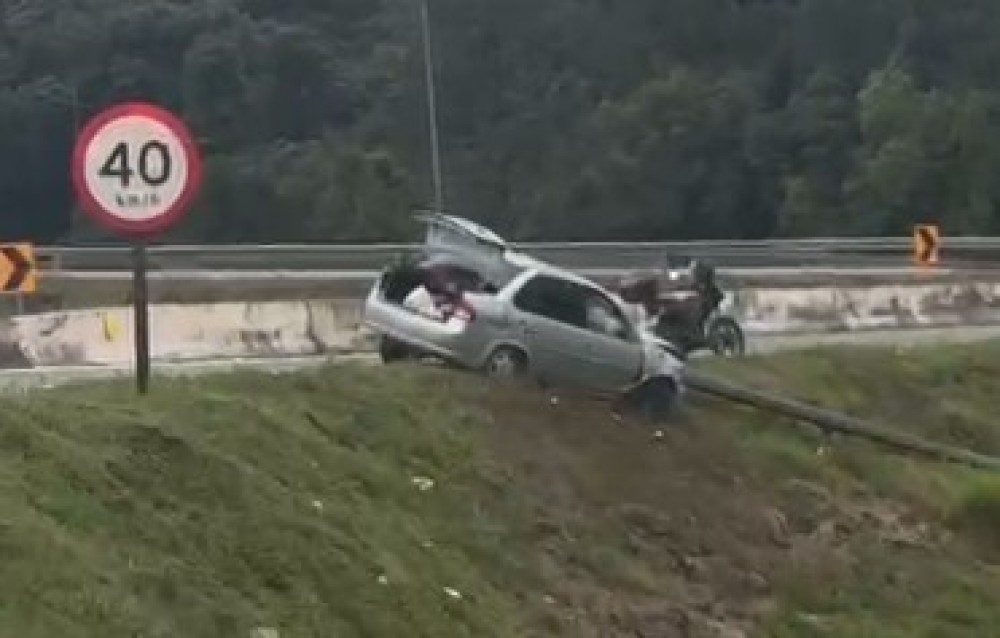 Motorista transportando 50 quilos de maconha morre após confronto com a polícia na BR-101