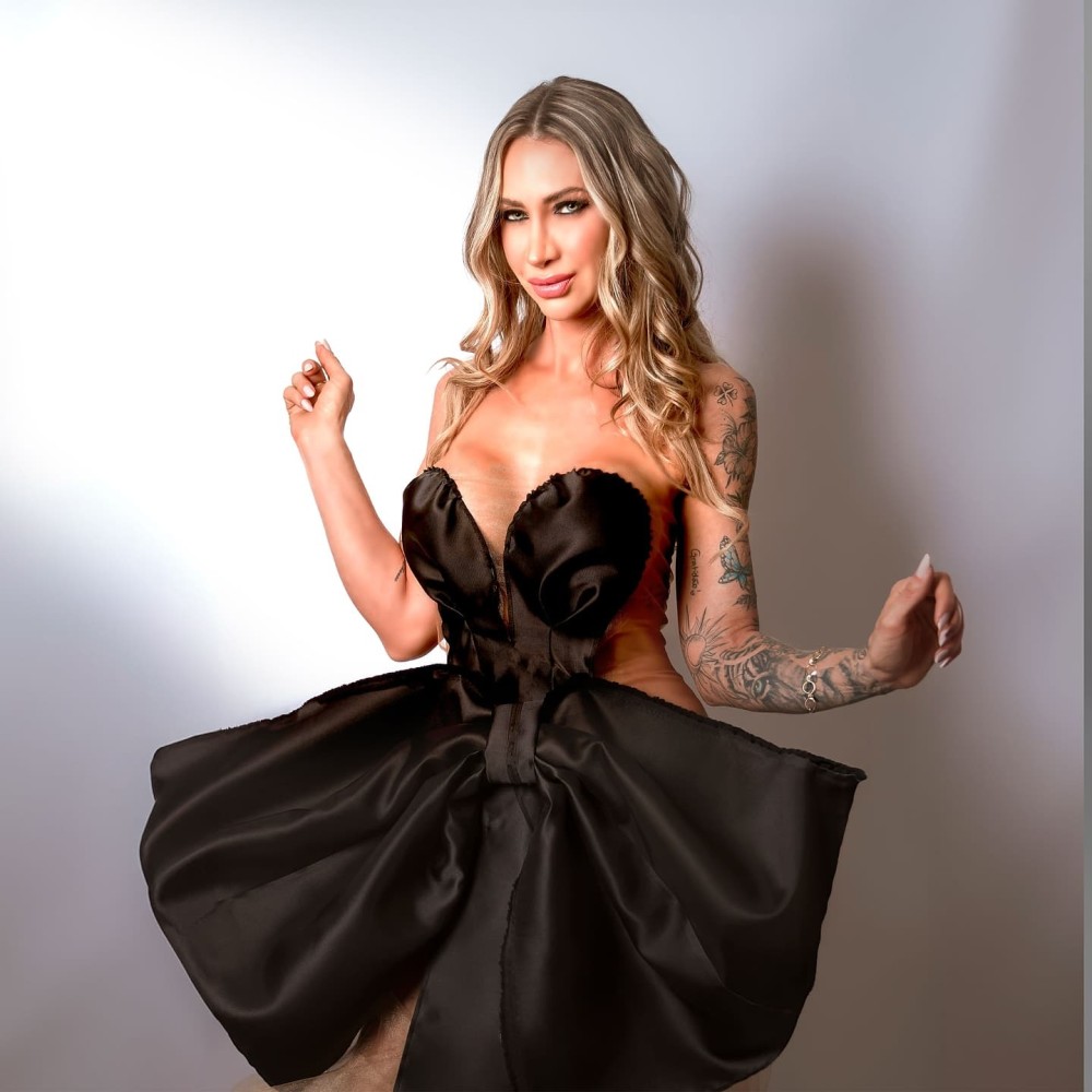 Coluna do Moa: Fê, também esta na disputando o título das 10 Mulhers 40+ elegantes de Jaraguá