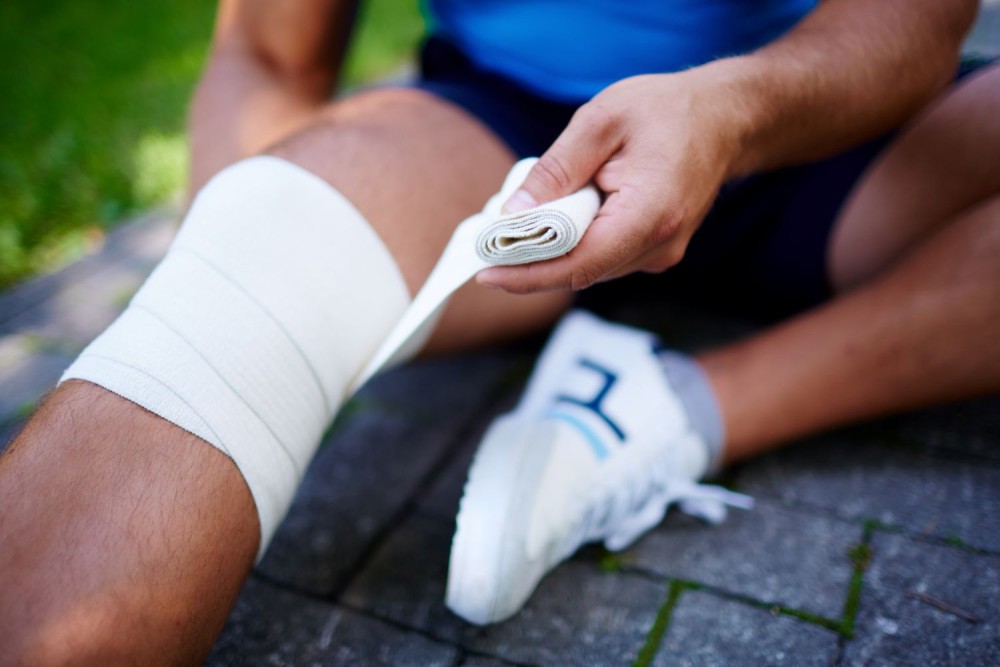 Por que jogadores de futebol se lesionam tanto? Especialista explica motivos