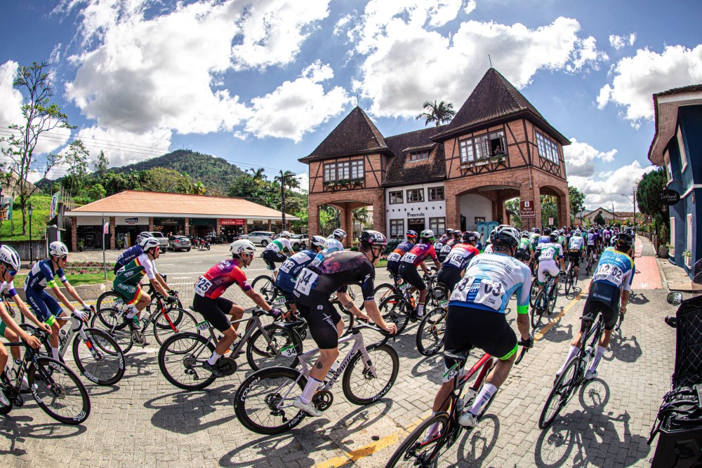 Volta Ciclística de Santa Catarina: Chileno Francisco Kotsakis vence a etapa 1 e veste camisa de líder