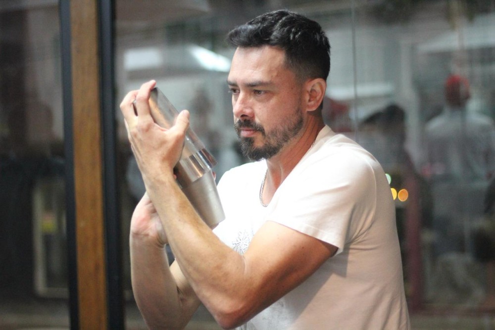 Bartender: quando o hobby vira renda — ou profissão