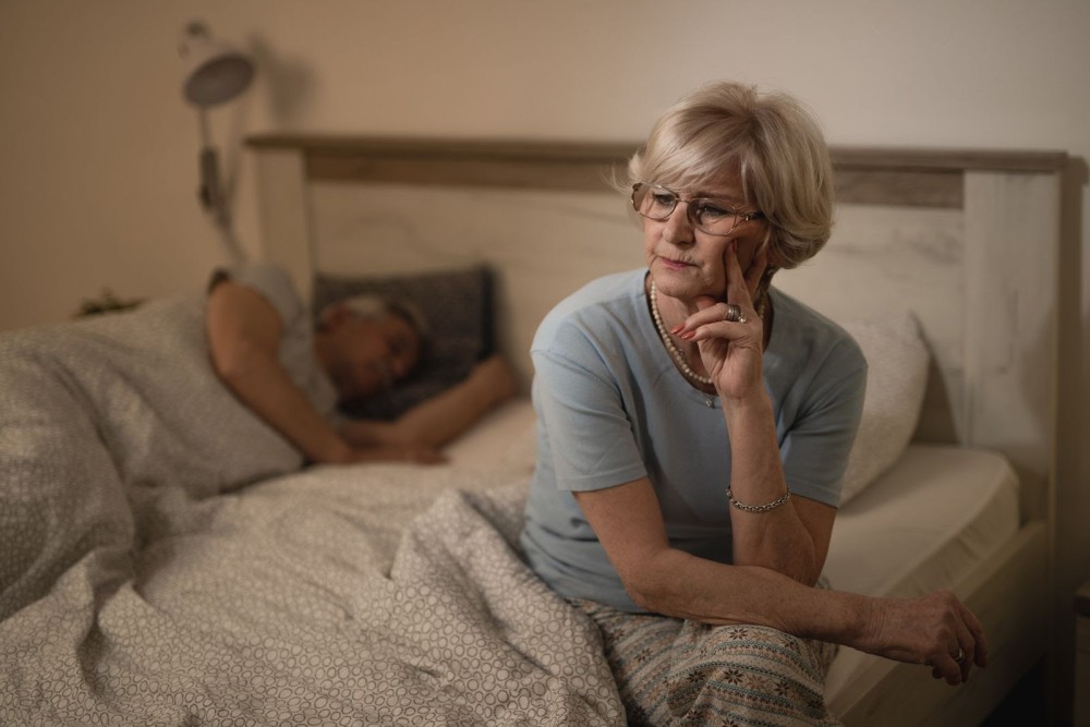 Não é só estresse: por que as mulheres passam a dormir pior depois dos 40