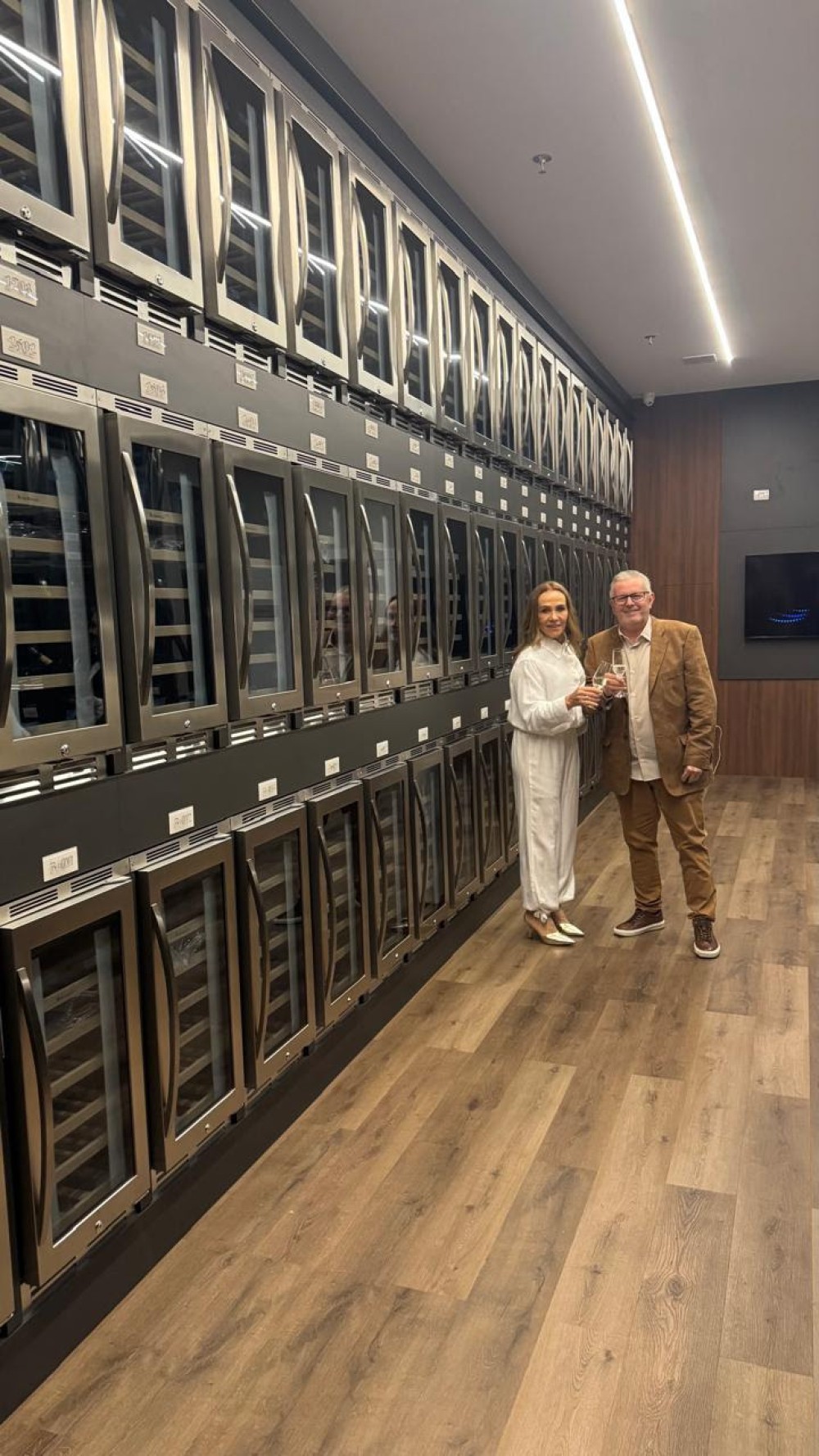 Empreendimento de alto padrão em Itapema cria wine bar com adegas individuais para moradores