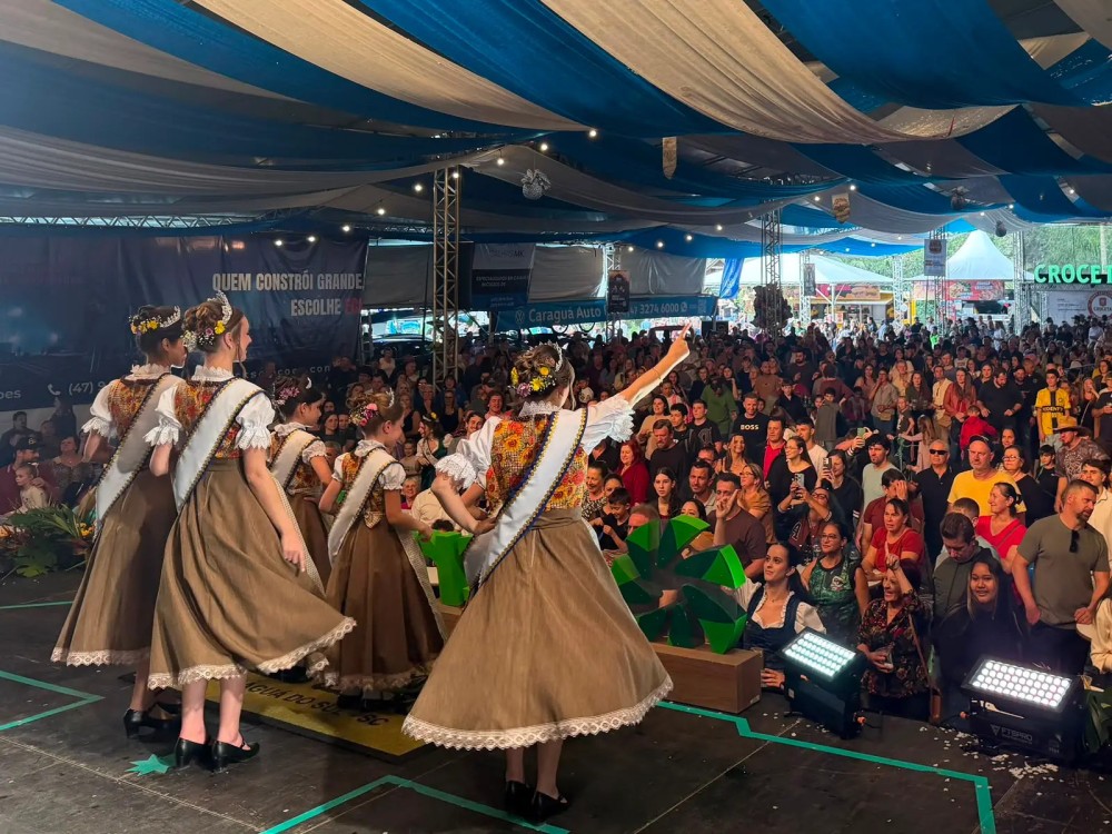 Mesmo com chuva a Festa do Colono registrou bom público