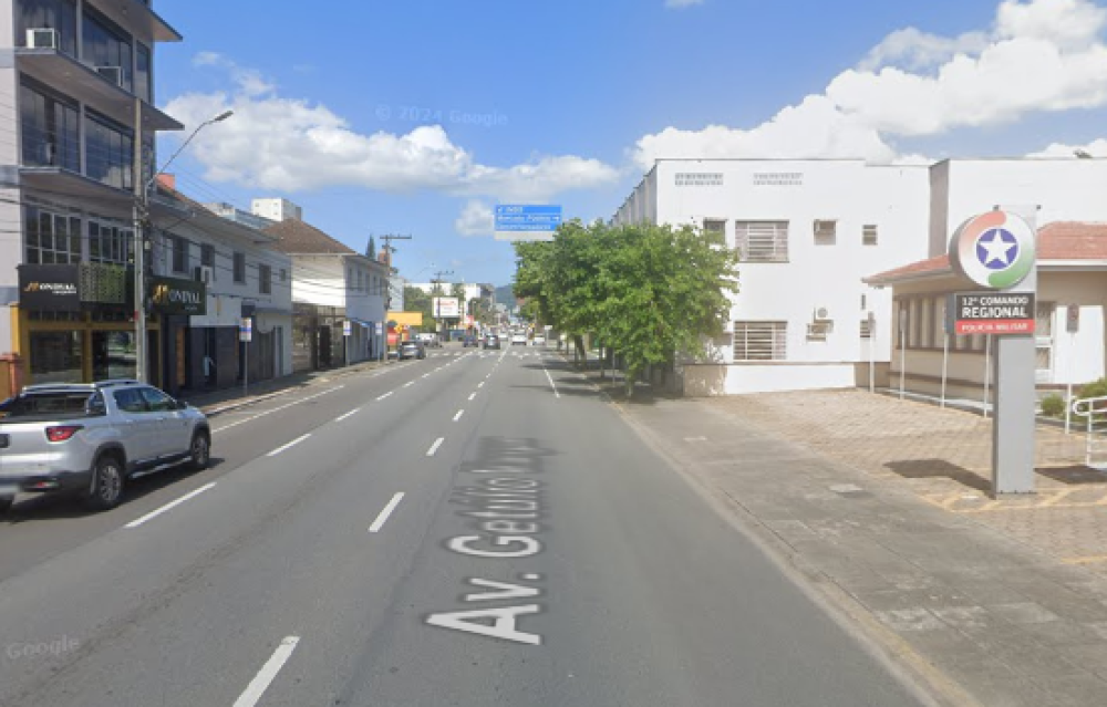 Homem é preso ao furtar cabos de prédio em Jaraguá do Sul