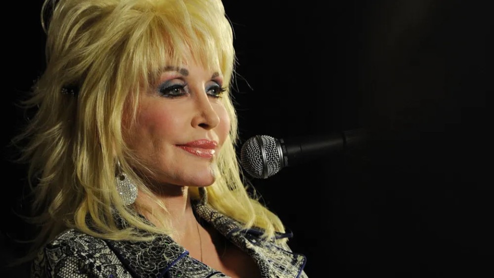URGENTE: Cantora Dolly Parton, ícone do Country, morre aos 80 anos