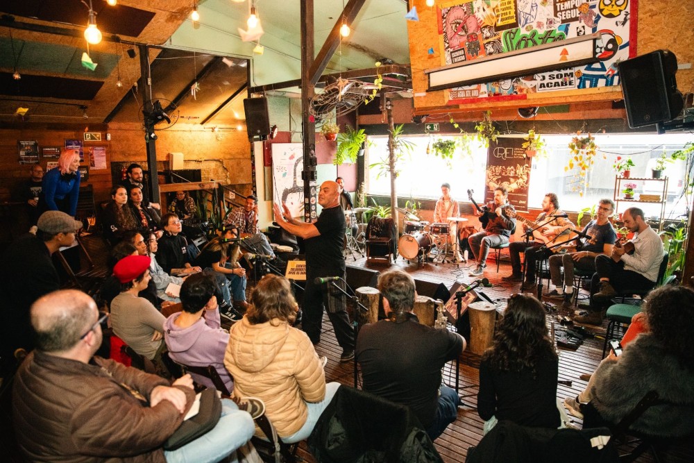 Jaraguá do Sul recebe projeto de composição coletiva e sarau de música autoral com Alegre Corrêa