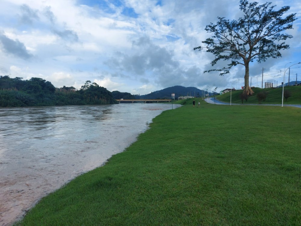 ALERTA: Santa Catarina tem alerta para chuva intensa, temporais, granizo e vendavais nesta segunda-feira