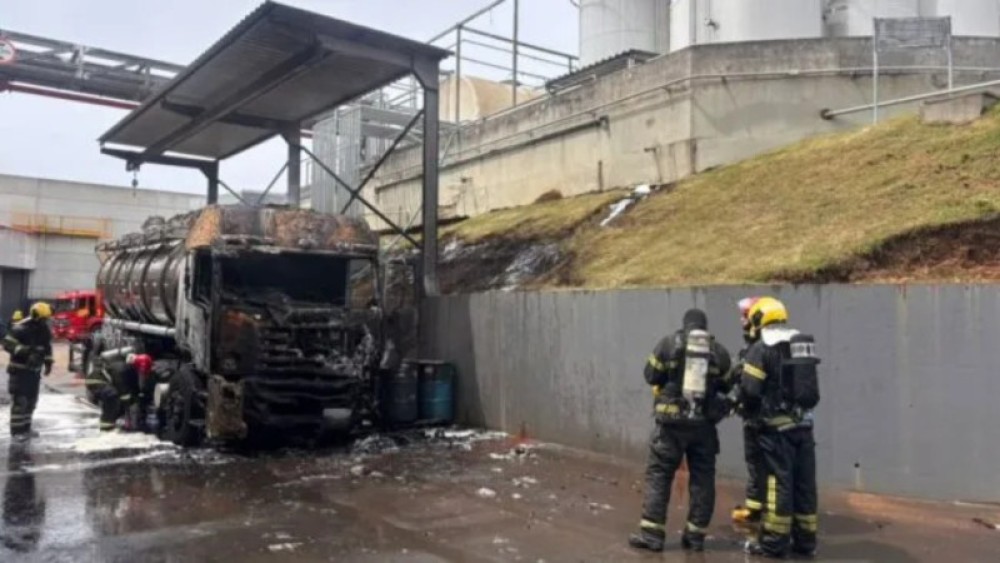 Trabalhador tem 80% do corpo queimado em incêndio em caminhão-tanque em SC