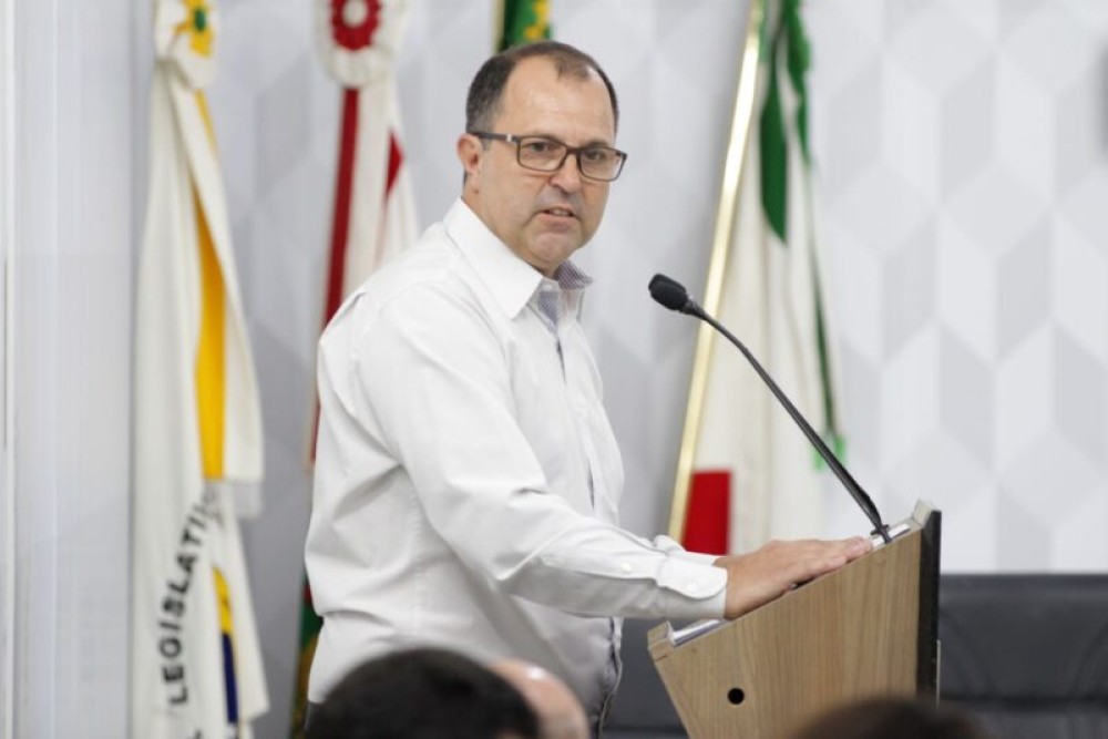 Vereador Charles Salvador (PSDB) sugere campanha de troca de figurinhas da Copa em Jaraguá do Sul
