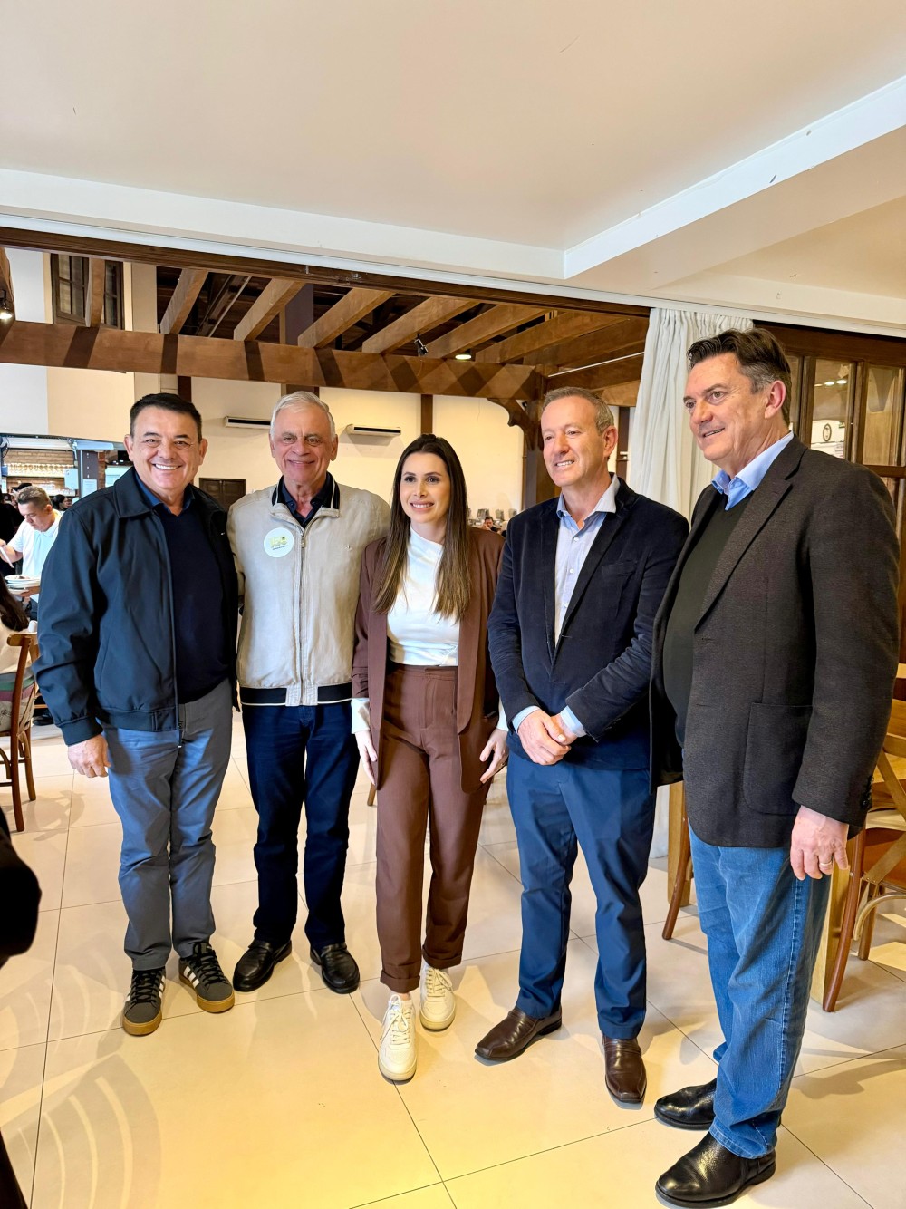 Carol De Toni e Maurício Peixer reforçam aliança em agenda com lideranças empresariais do Norte Catarinense