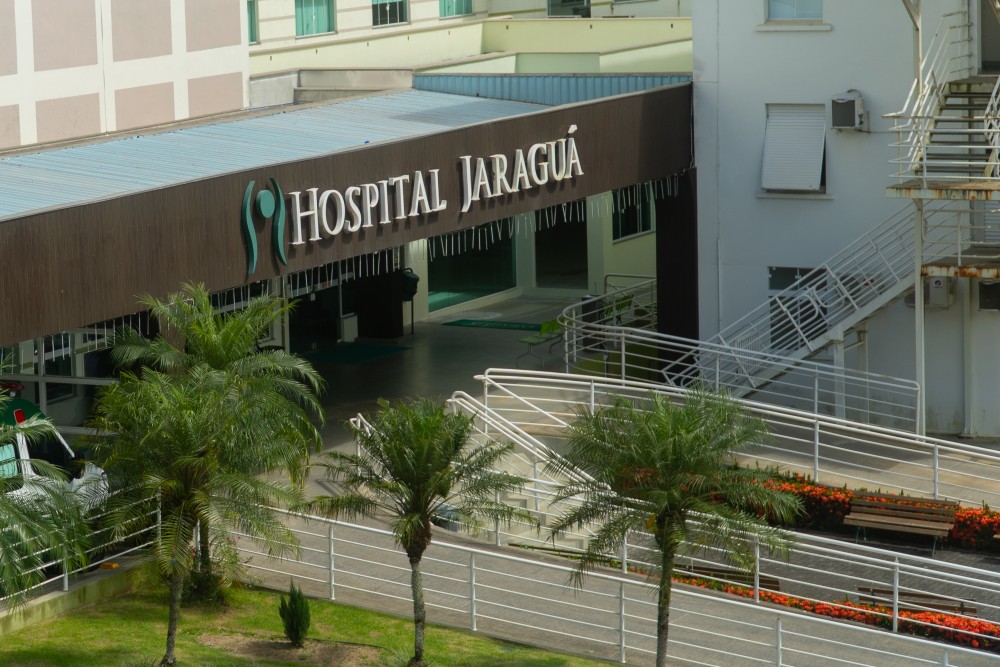 Voluntários do Hospital Jaraguá promovem feirão do bazar com peças de verão pela metade do preço