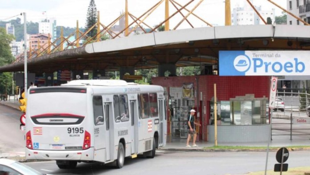 Trabalhador morre em terminal de ônibus após sofrer parada cardíaca em SC