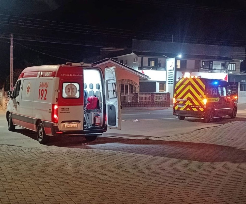 Colisão entre moto e bicicleta elétrica deixa dois feridos em Jaraguá do Sul