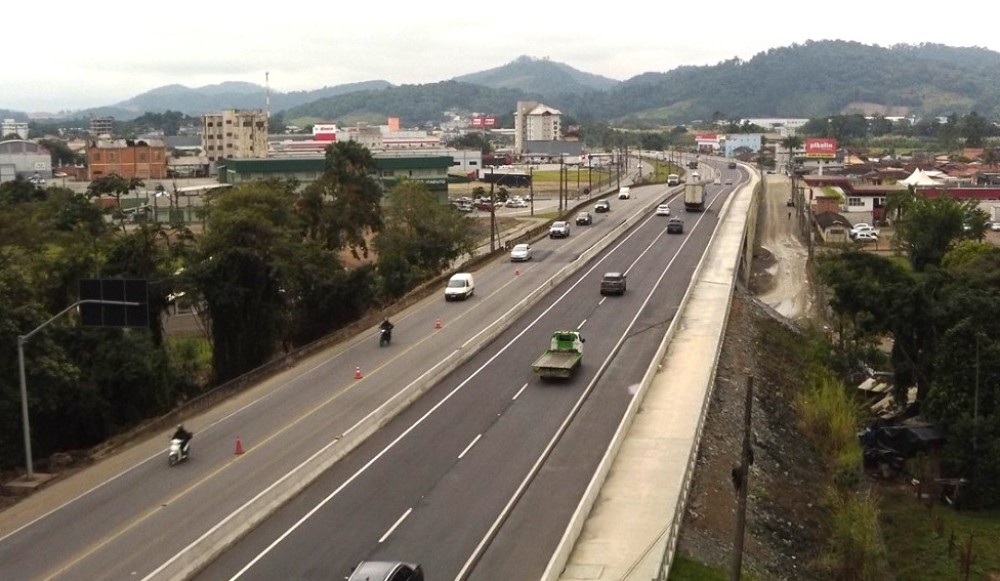 Dr. Vicente destaca união de lideranças e celebra entrega do Viaduto do Mannes, último gargalo da duplicação entre Jaraguá e Guaramirim