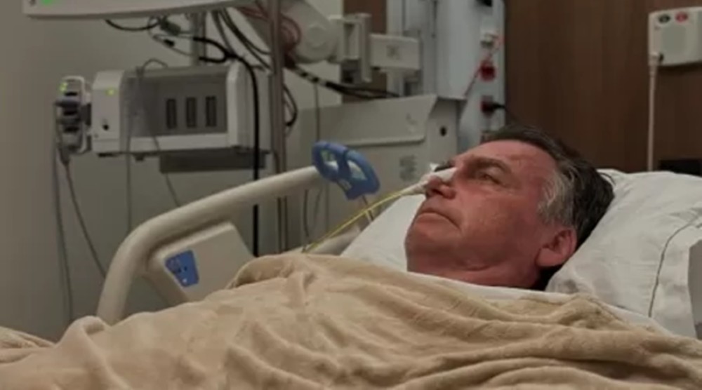 Bolsonaro é internado na UTI