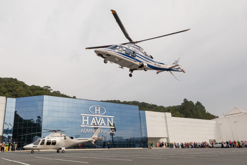 Luciano Hang disponibiliza helicóptero para buscas por aeronave desaparecida na Serra Catarinense