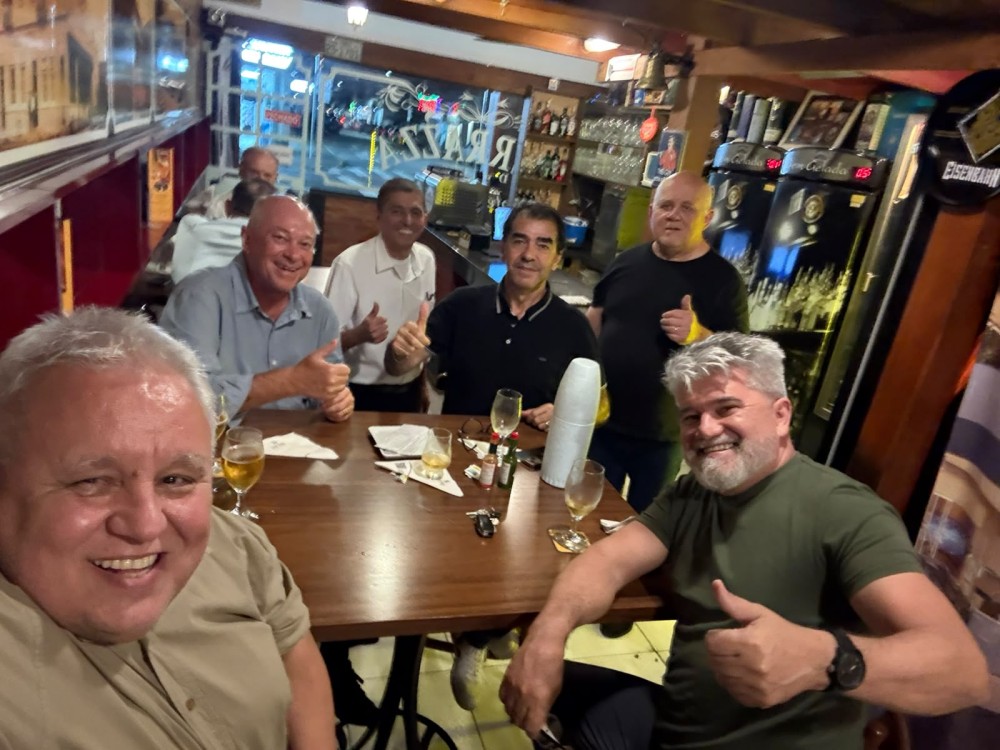 COLUNA DO MOA - Grupo marca festa top em Porto Belo.
