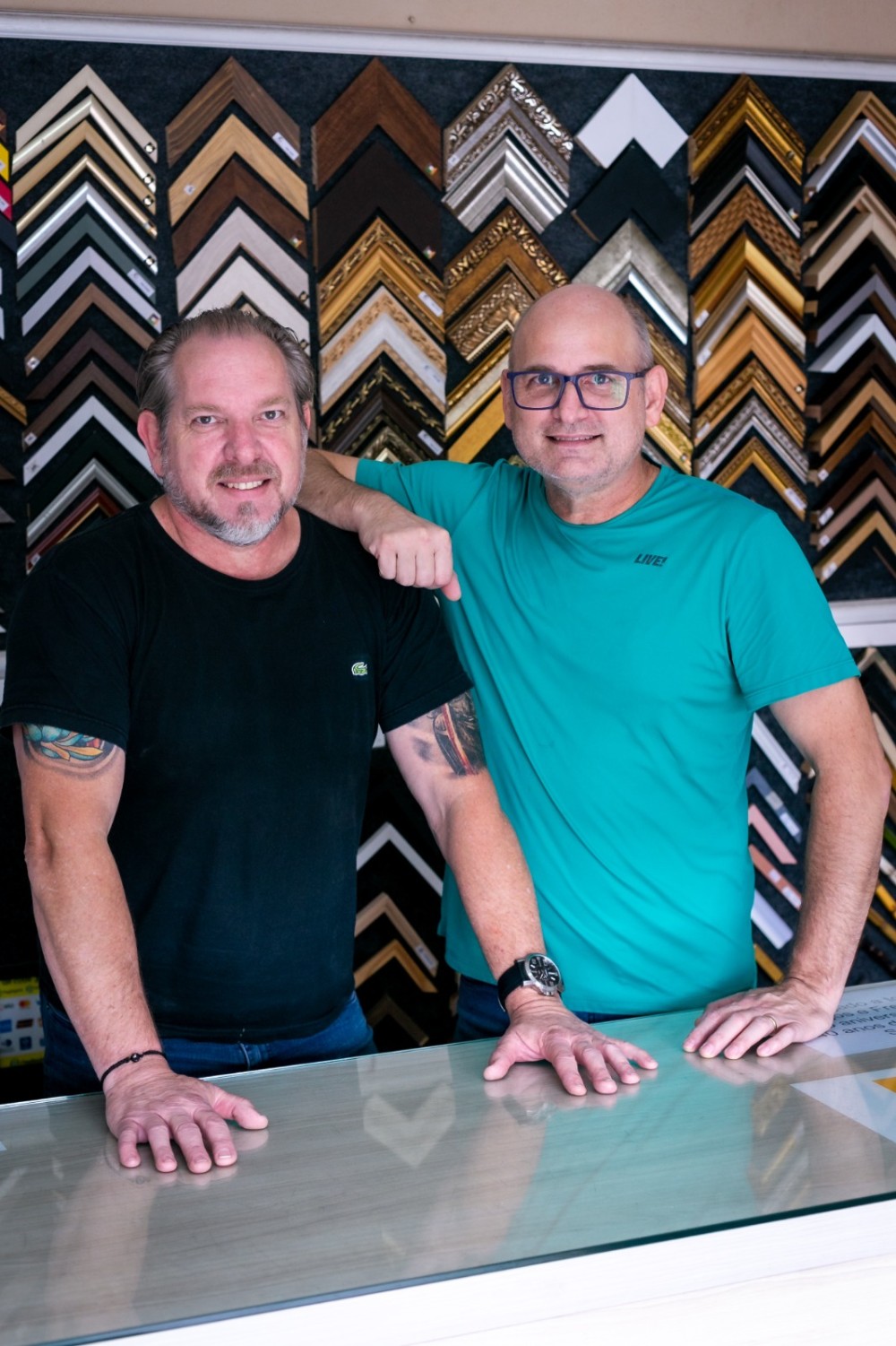 COLUNA DO MOA - Os irmãos e sócios Claudionei e Claudionor Steinert celebram o sucesso nas páginas da Revista Nossa