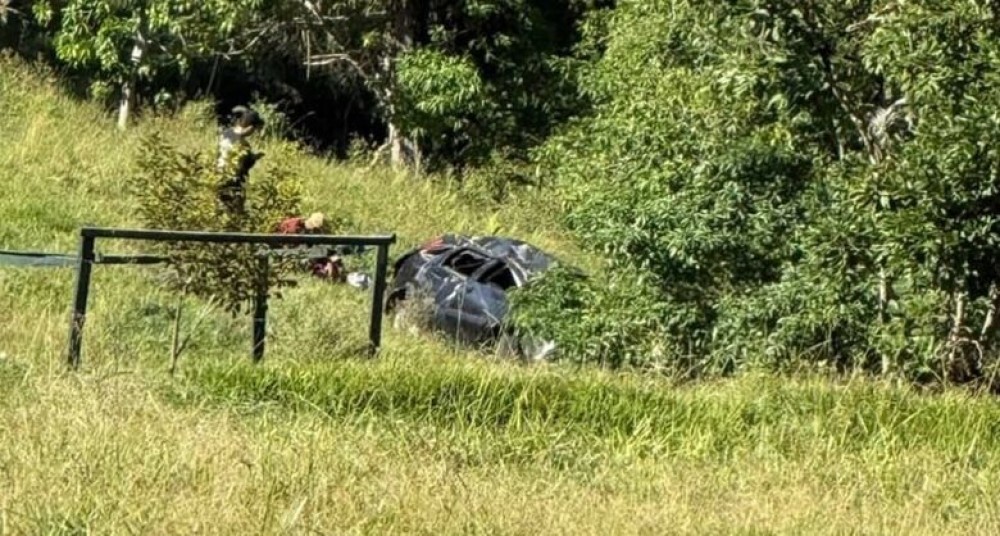 VÍDEO: Acidente grave no Pico Malwee deixa jovem gravemente ferida após carro capotar e despencar 200 metros