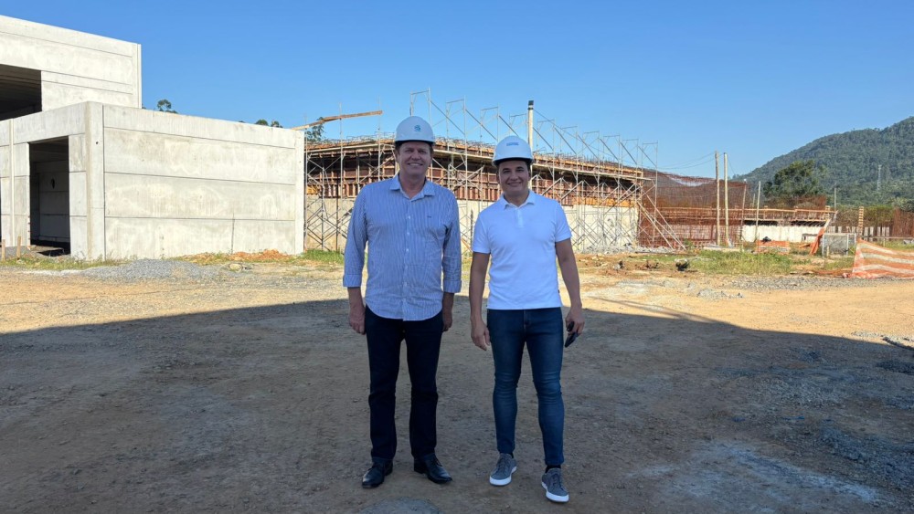Visita técnica apresenta obra da ETE Centenário e estrutura do Samae