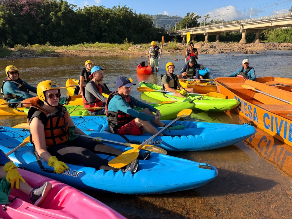 Cerca de 300 kg de lixo foram retirados do Rio Itapocu em ação de limpeza