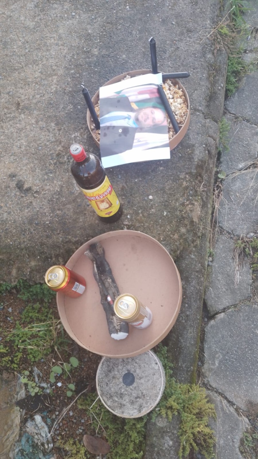 BABADO FORTE NA CIDADE - Um burburinho forte em jaraguá tá rendendo. Dizem que um professor bem conhecido