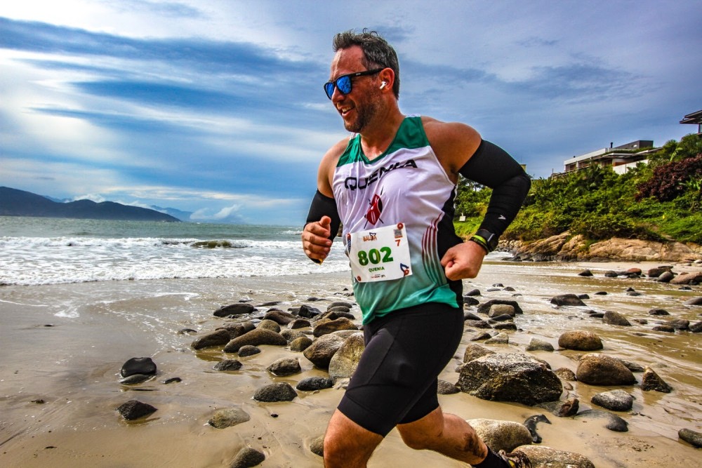 Atração da corrida, pico de presença das baleias-francas no litoral de SC será durante o Desafio Rota da Baleia 2026