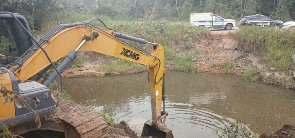 Ossada humana é encontrada submersa em córrego de Araquari