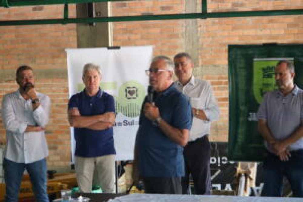 Prefeito Jair Franzner autoriza pavimentação na Vendelin Schmidt