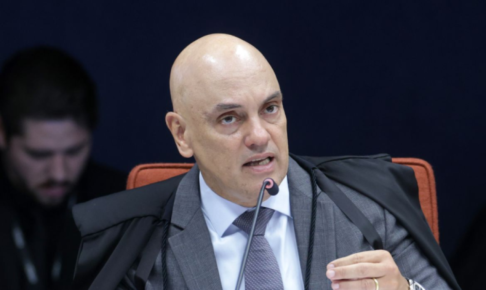 BOMBA: Moraes determina emissão de mandado de prisão contra Eduardo Bolsonaro