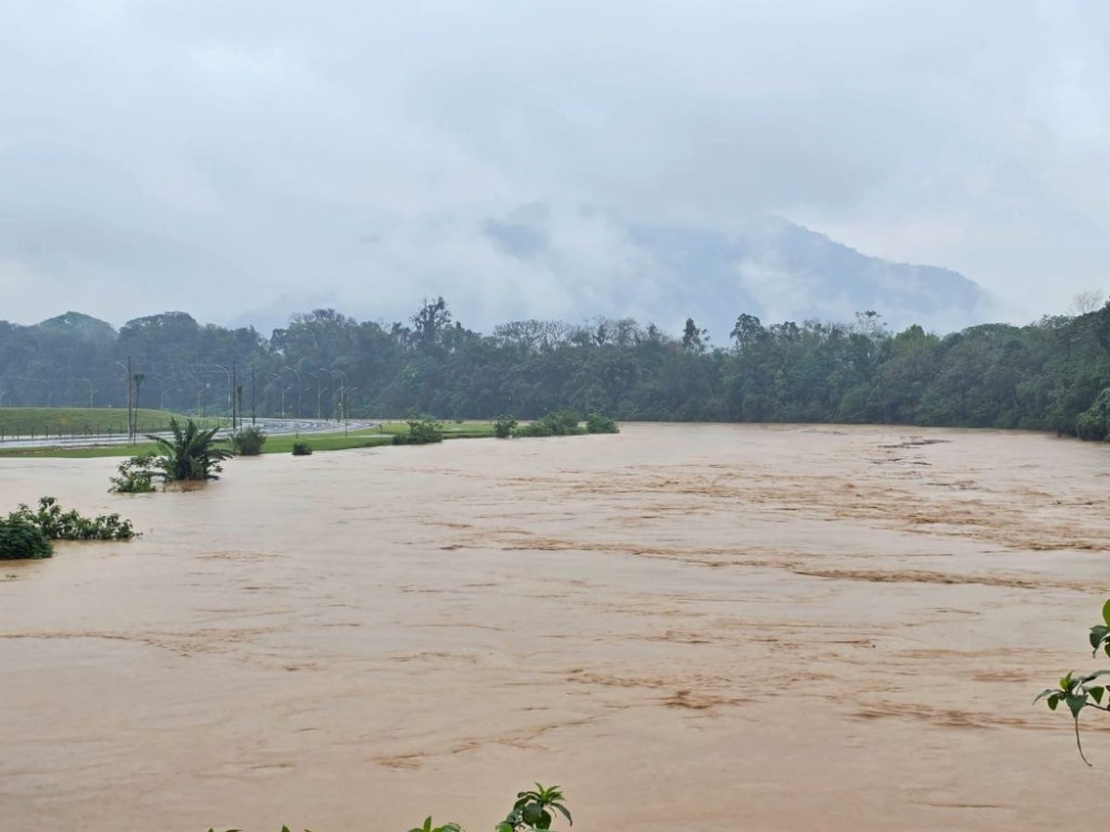 Trecho da Via Verde fica completamente alagado após fortes chuvas em Jaraguá do Sul