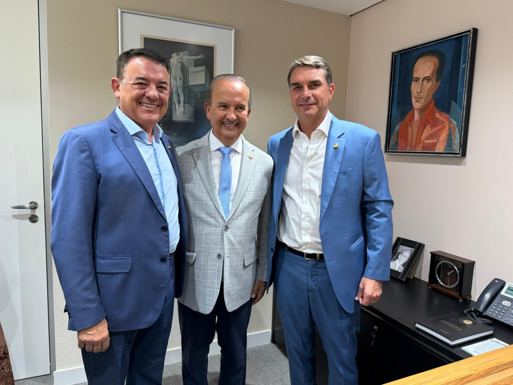 Deputado Maurício Peixer cumpre agenda ao lado de Flávio Bolsonaro e lideranças em Santa Catarina