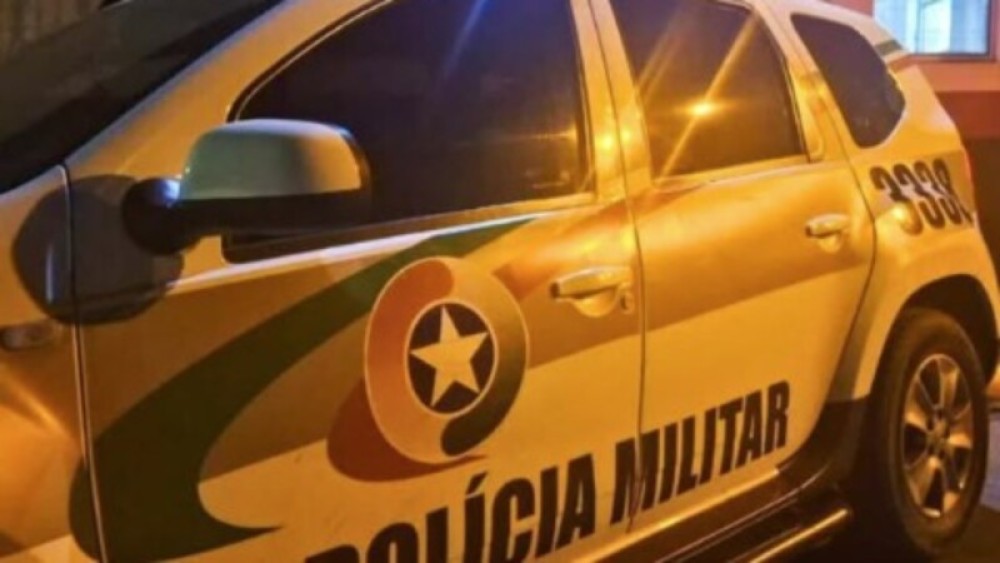 Homem é preso por ameaçar mulher com faca em Schroeder