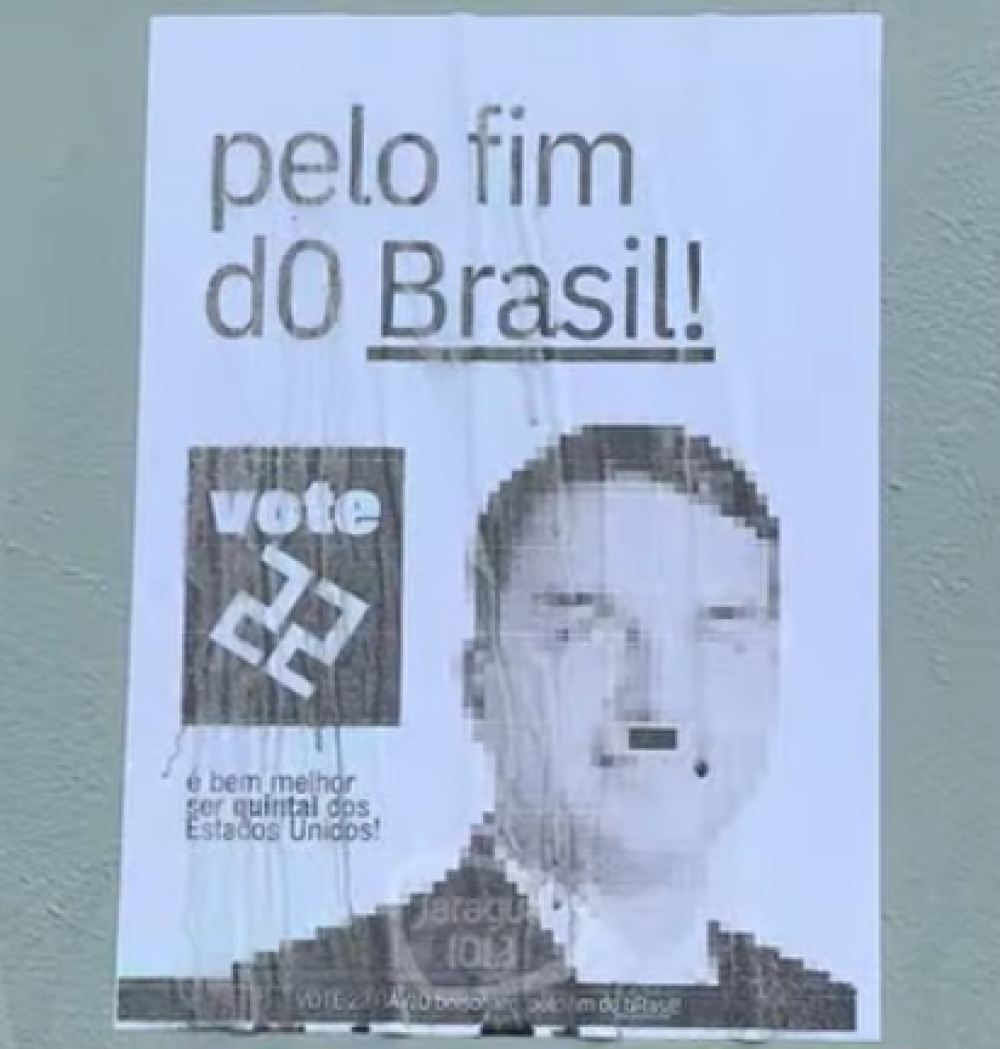 Cartazes que relacionam Flávio Bolsonaro ao nazismo são encontrados no Centro de Jaraguá do Sul; caso é investigado