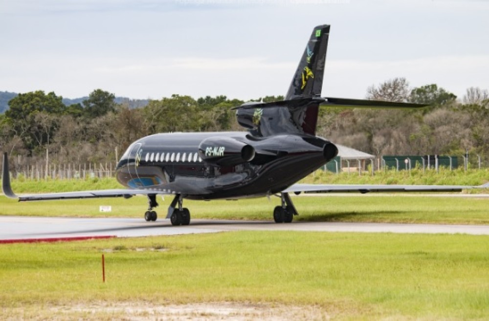 Conheça o avião de Neymar, avaliado em R$ 250 milhões