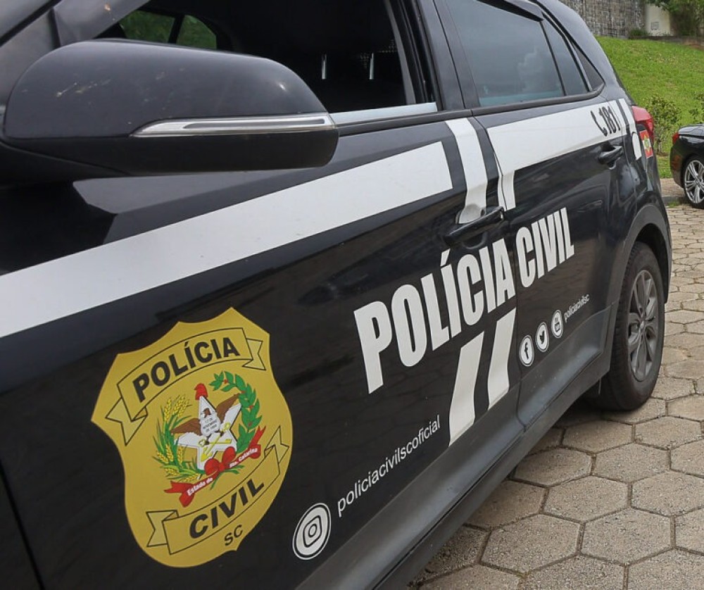 Mãe e padrasto são indiciados após morte de menino de 2 anos no Alto Vale