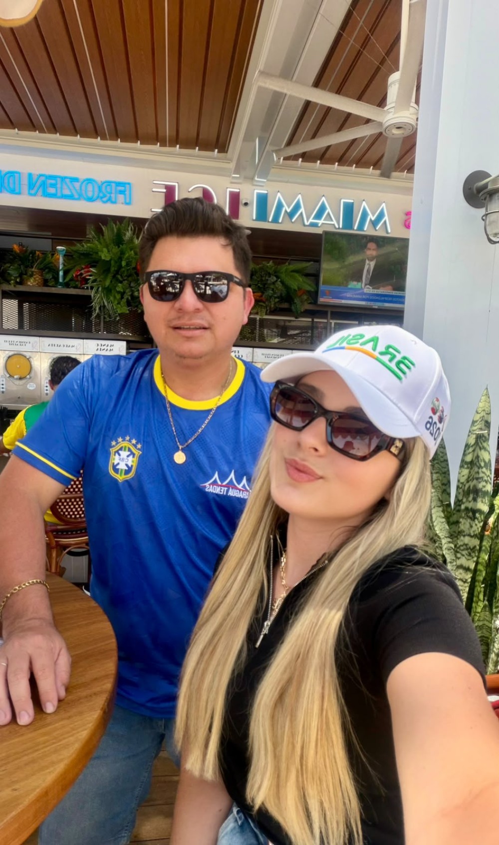 COLUNA DO MOA - Olha quem está curtindo temporada de descanso na Terra do Tio Sam.