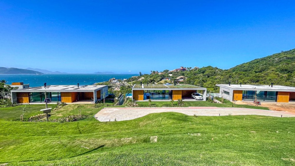 Empresários amigos de verão transformam amizade em condominio de mansões milionárias em praia de SC