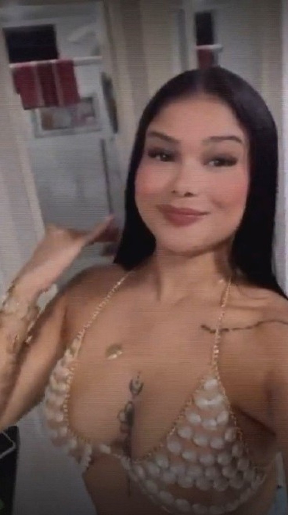 Mulher é morta a facadas dentro de pensão