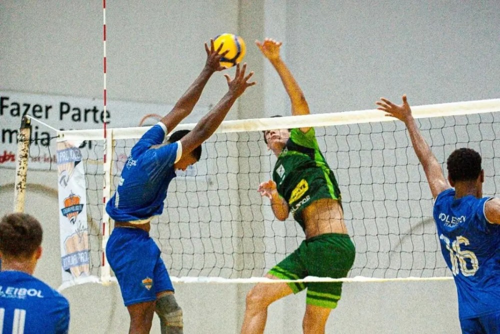 Vôlei masculino de Jaraguá do Sul chega a cinco vitórias e lidera o Estadual Sub-19