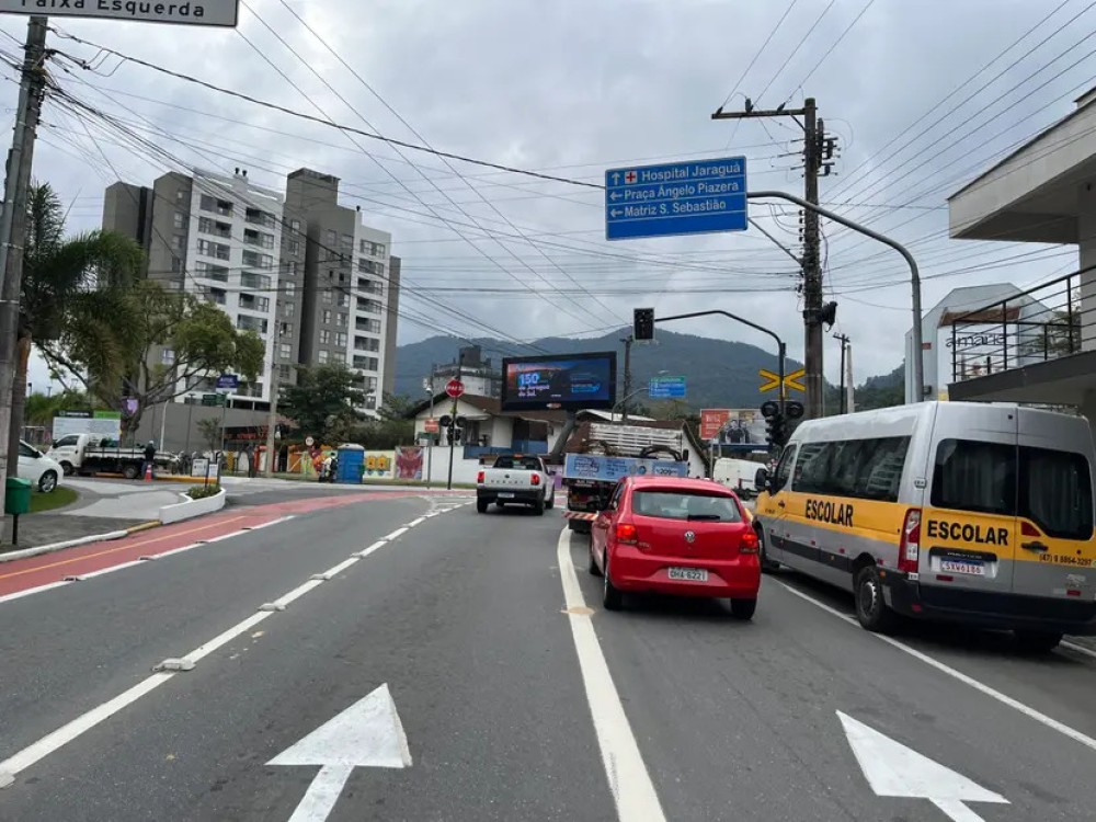 Novo semáforo na Reinoldo Rau entra em operação nesta quinta-feira (6)