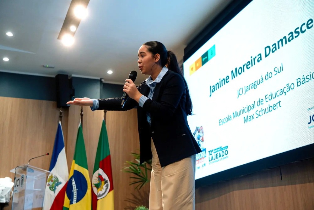 Aluna da Rede Municipal conquista o 1º lugar na Etapa Nacional do Concurso de Oratória