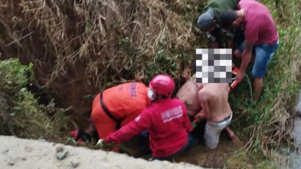 Motociclista cai em valo e é socorrido com apoio de helicóptero em Massaranduba