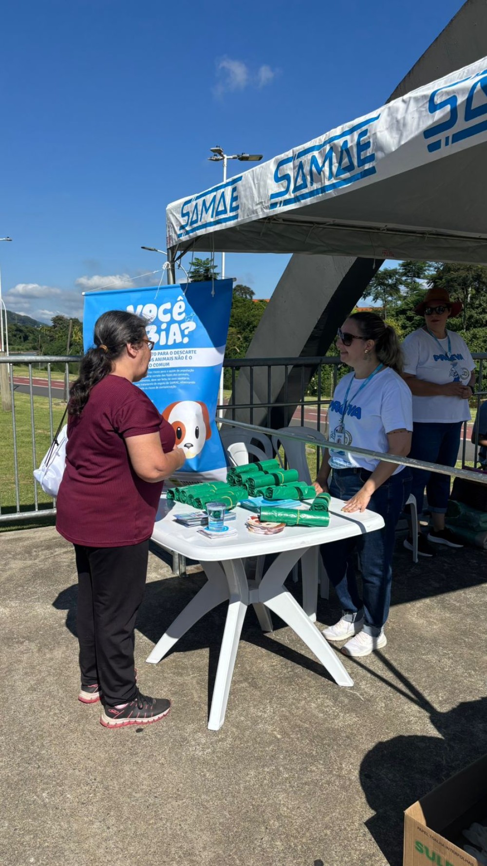Samae participou de ação de plogging no Parque Linear Via Verde