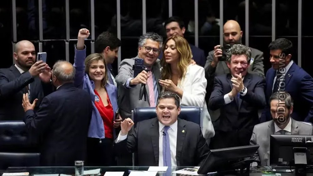 Senado aprova PEC do fim da escala 6×1 e redução da jornada de trabalho