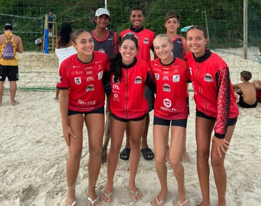 Dupla jaraguaense vai ao pódio na 1ª etapa do Circuito Catarinense de Vôlei de Praia Sub-17