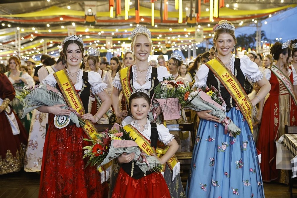 Fenachopp 2026 apresenta nova realeza e celebra retorno à Expoville em Joinville