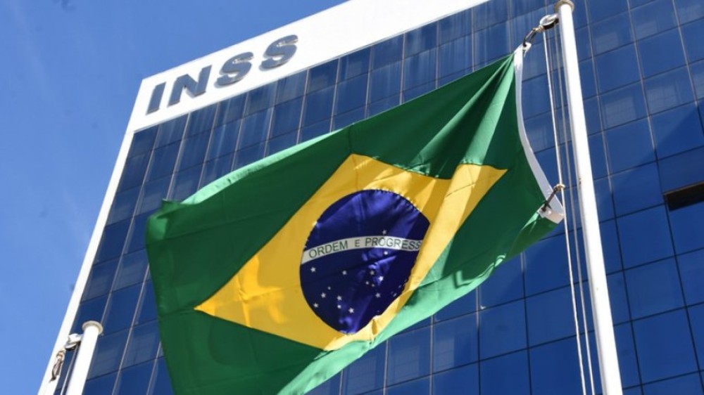 Aposentados recebem alerta do INSS no WhatsApp para prova de vida